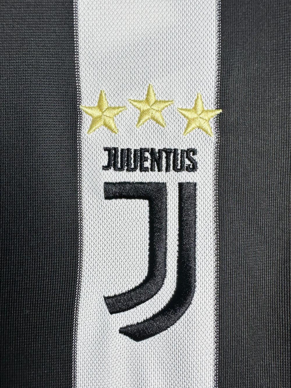 Man's Retro Jersey Juventus Team Home - 2017/18