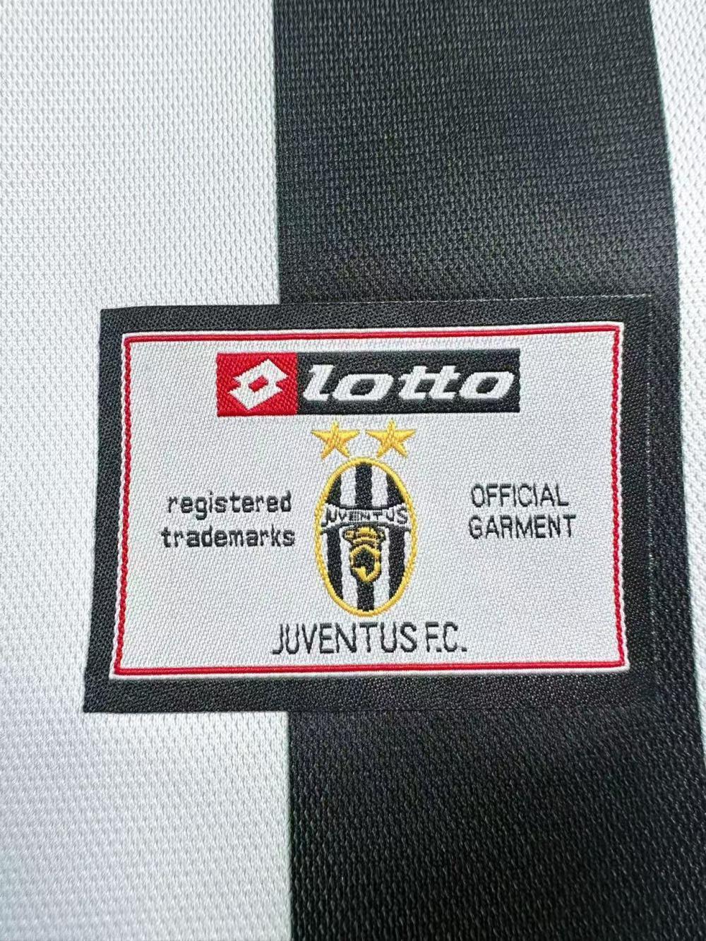 Man's Retro Jersey Juventus Team Home - 2001/02