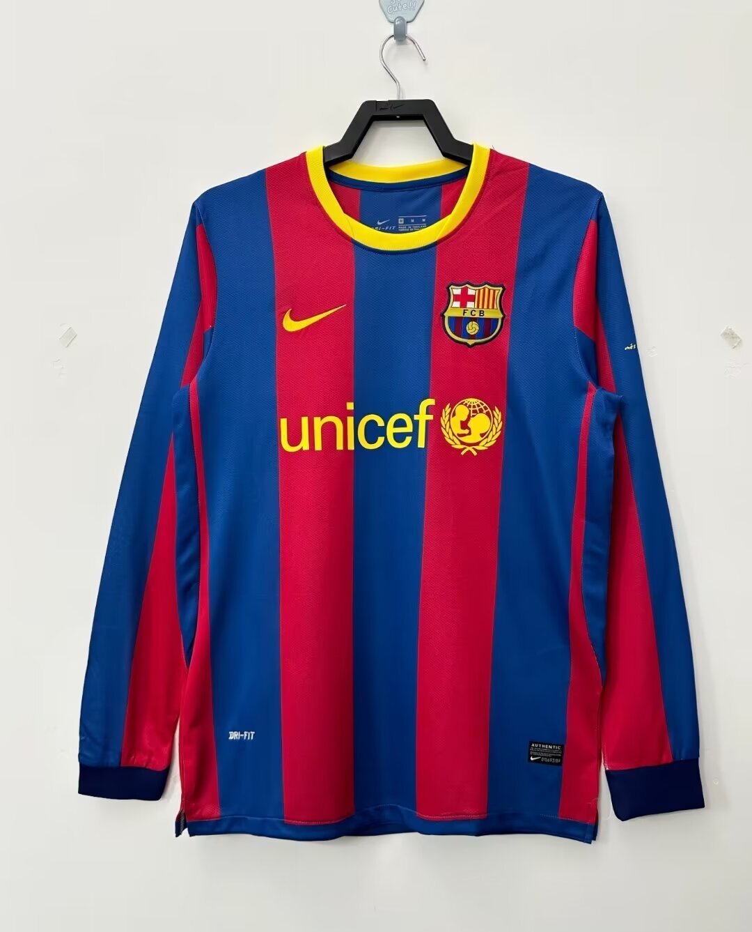 Man's Retro Long Sleeve Barcelona Team - 2010/11