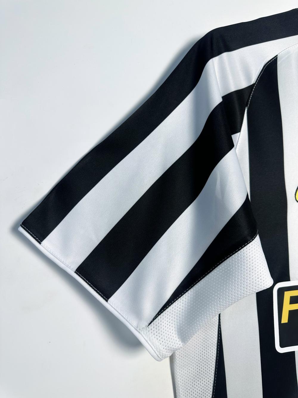 Man's Retro Jersey Juventus Team Home - 2003/04