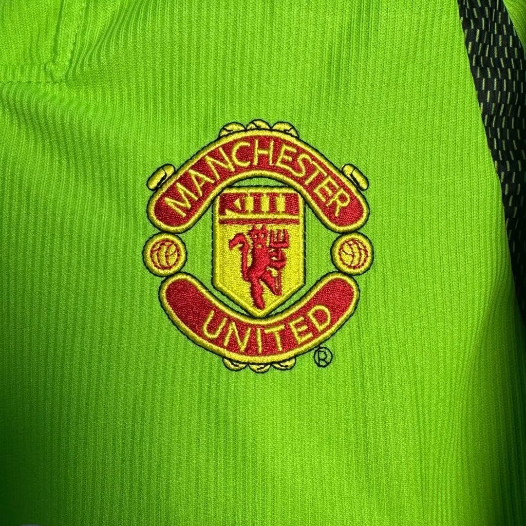 Man's Retro Long Sleeve Manchester United Team Green GK - 1998/1999