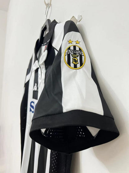 Man's Retro Jersey Juventus Team Home - 1997/98