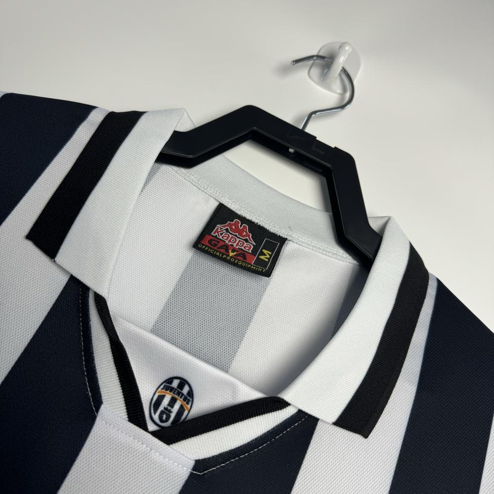 Man's Retro Jersey Juventus Team Home - 1994/95