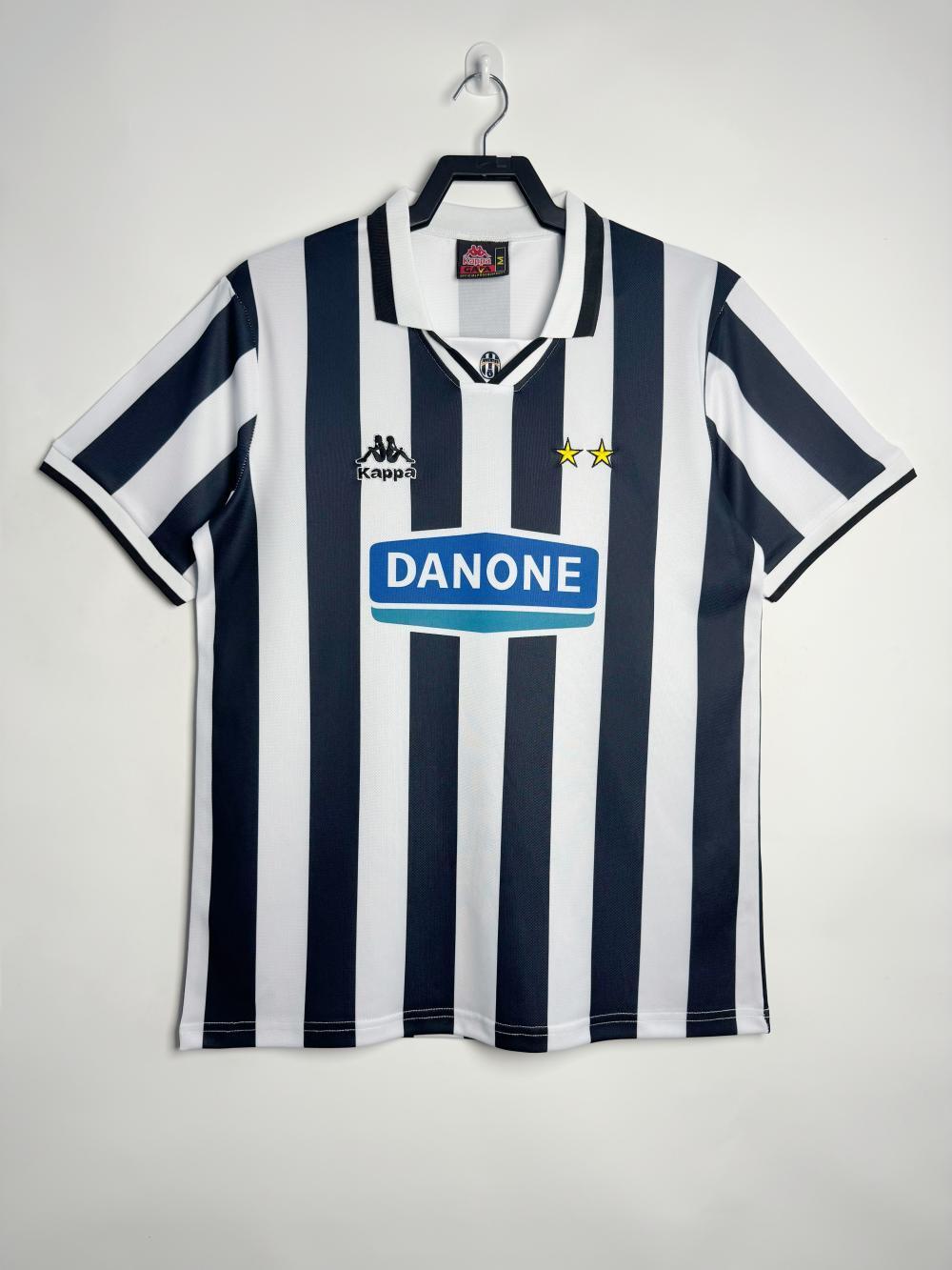 Man's Retro Jersey Juventus Team Home - 1994/95