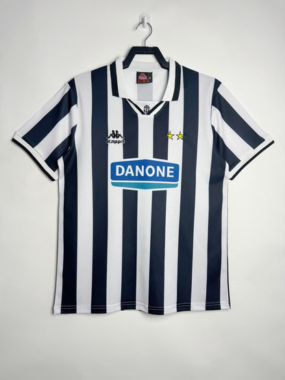 Man's Retro Jersey Juventus Team Home - 1994/95
