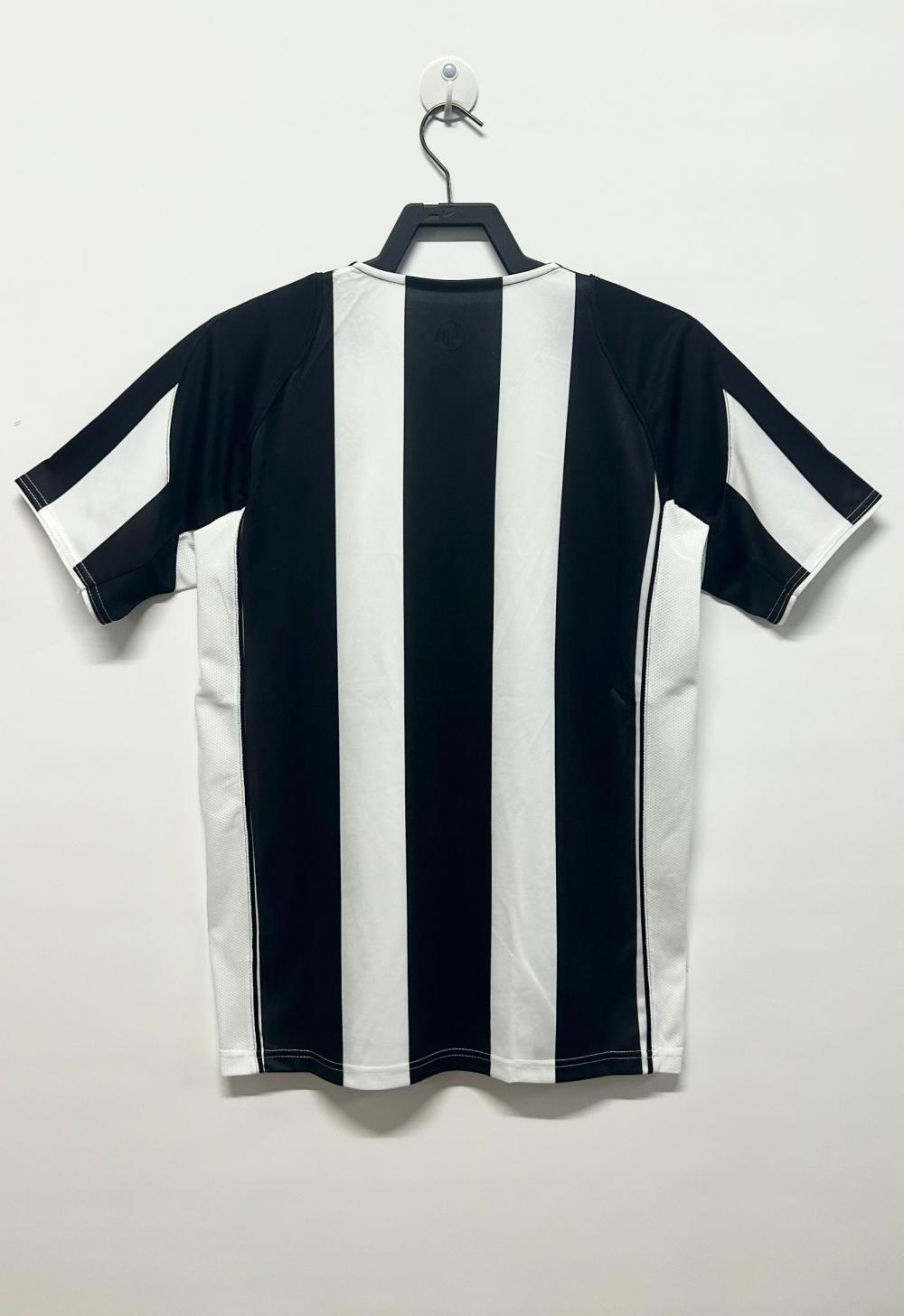 Man's Retro Jersey Juventus Team Home - 2004/05