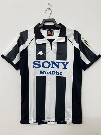Man's Retro Jersey Juventus Team Home - 1997/98