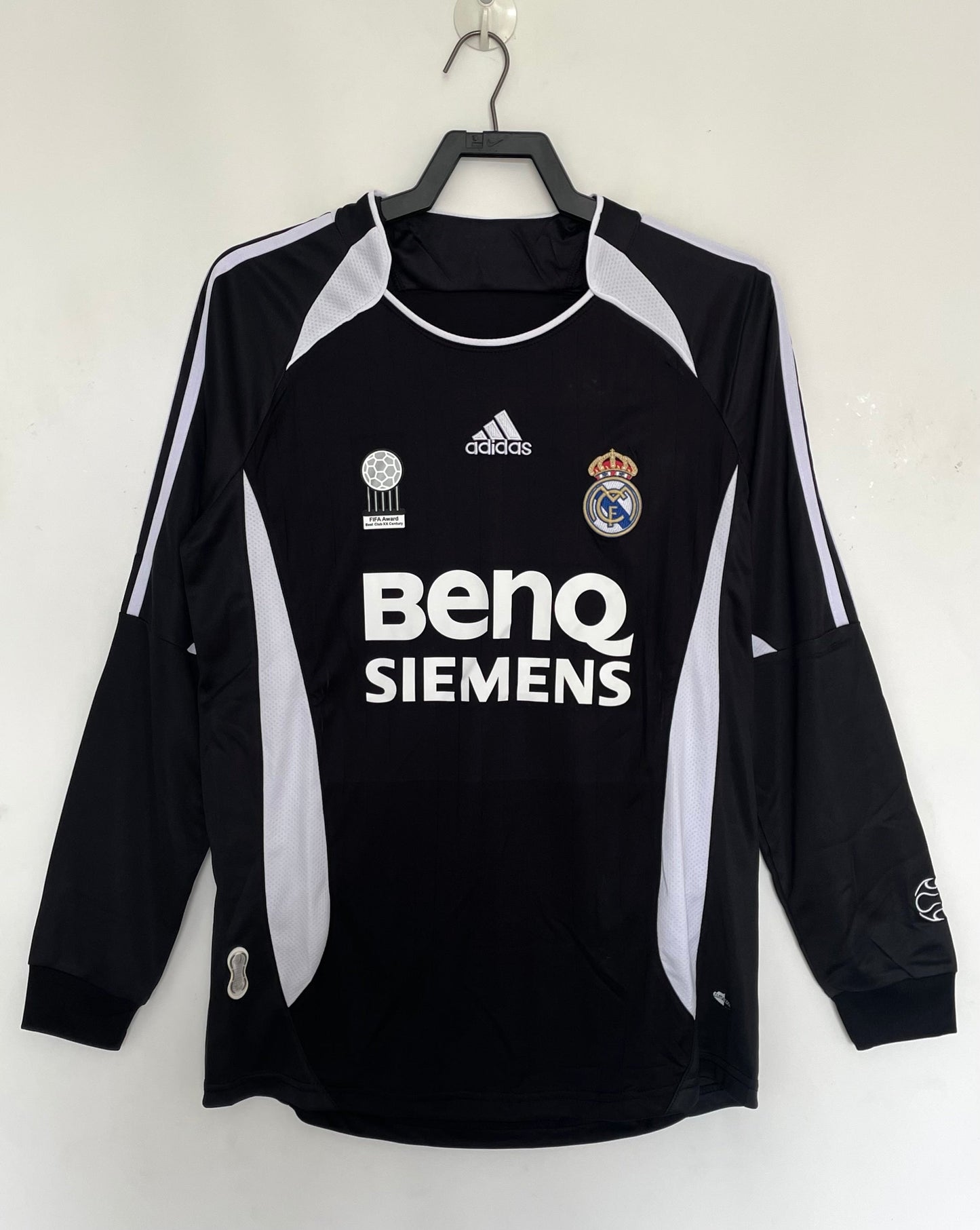 Man's Retro Long Sleeve Real Madrid Team Black - 2006/07