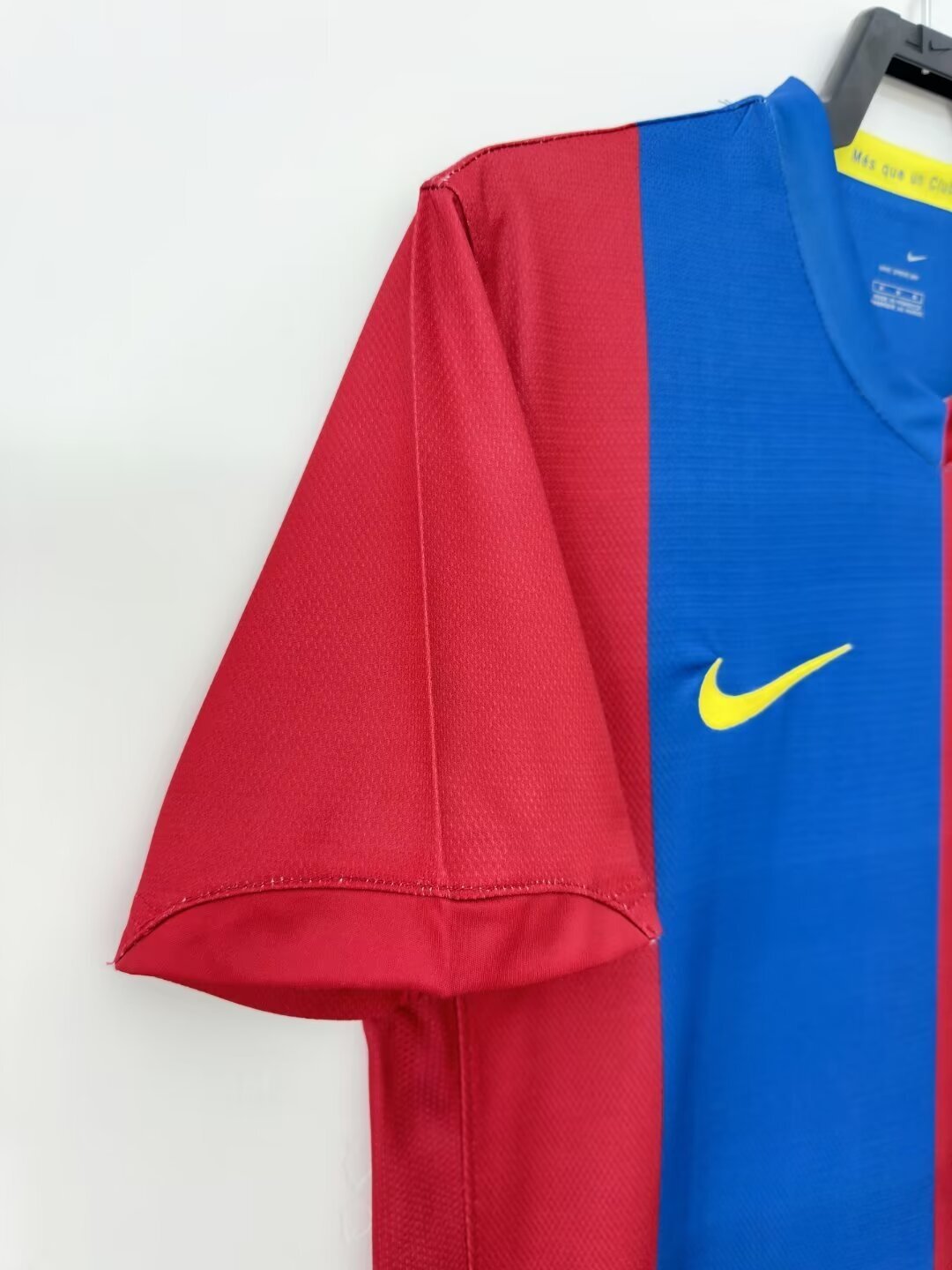 Man's Retro Jersey Barcelona Team - 2006/07