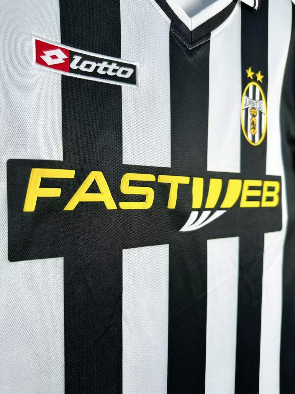 Man's Retro Jersey Juventus Team Home - 2001/02