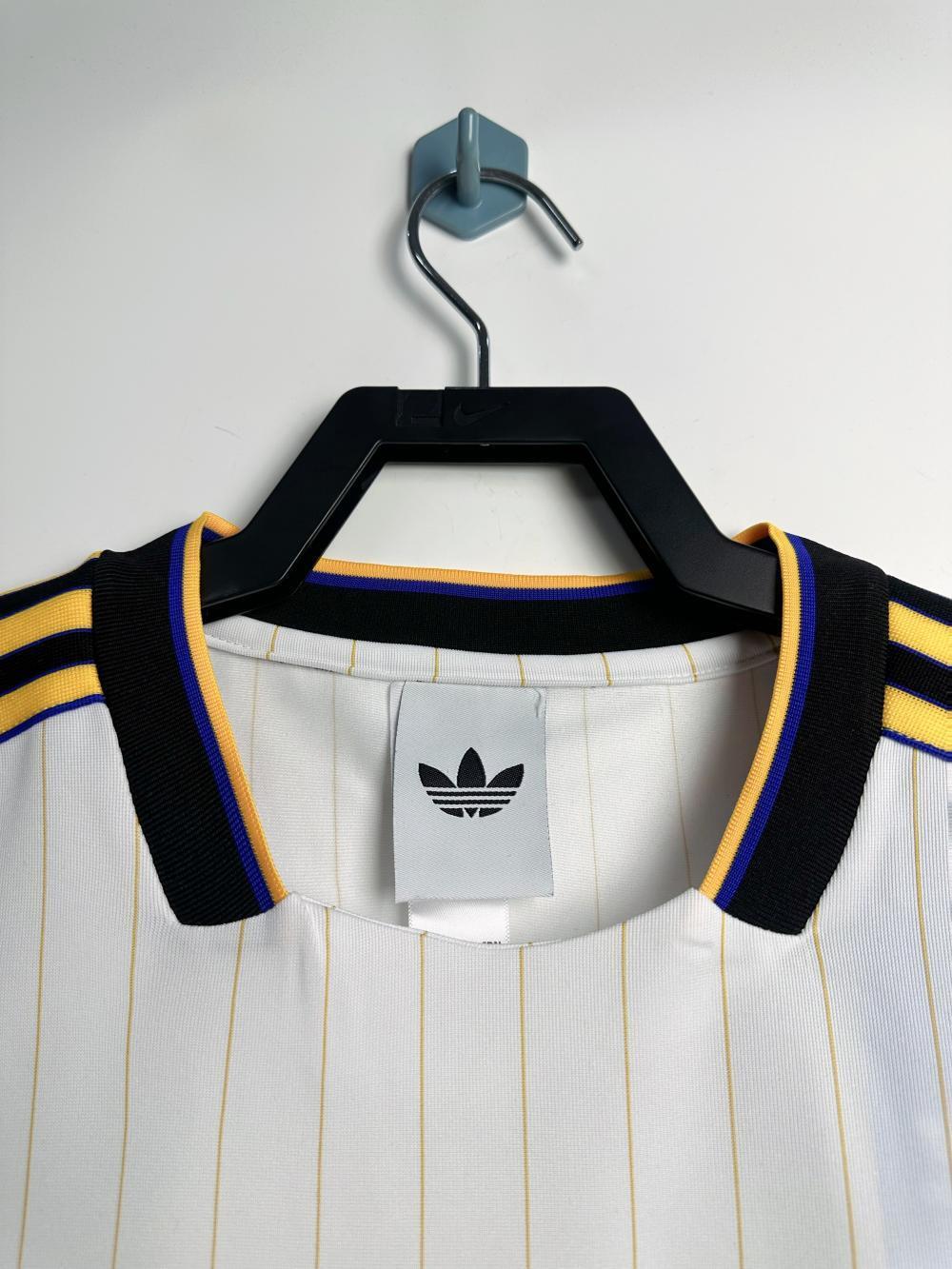 Man's Retro Jersey Manchester United Team Cultural Jersey White and Yellow - 2025/26
