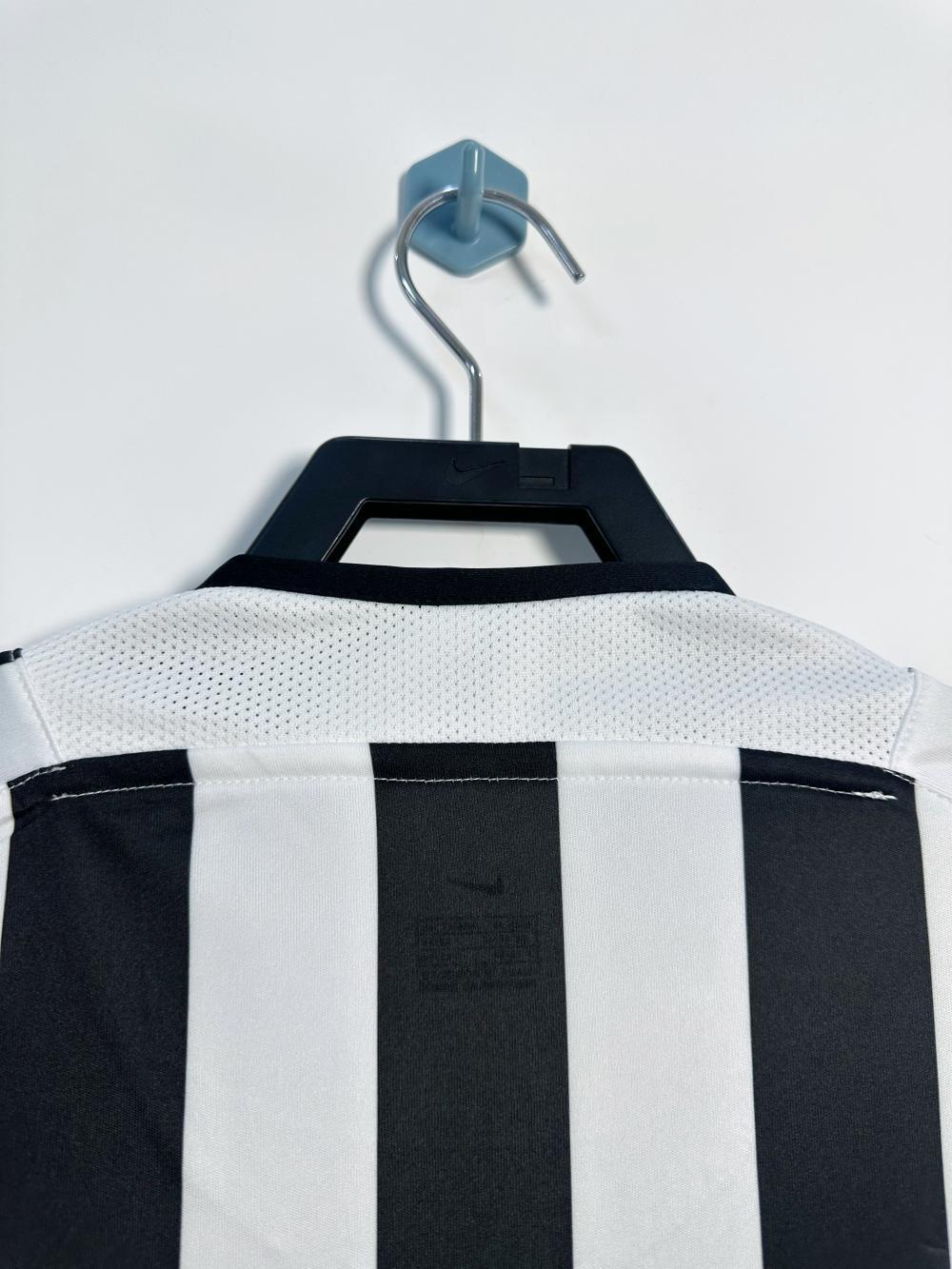 Man's Retro Jersey Juventus Team Home - 2003/04
