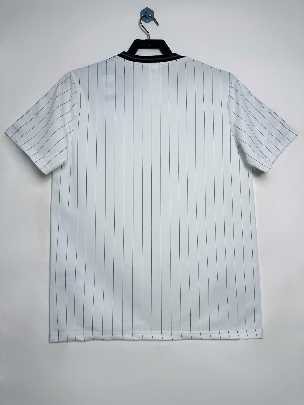Man's Jersey Retro Liverpool White - 2025/2026