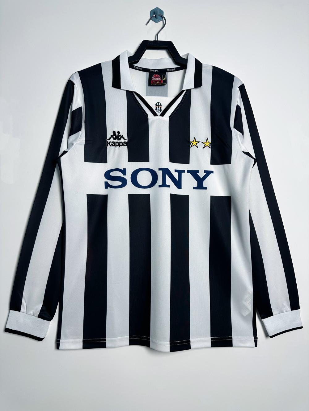 Man's Retro Long Sleeve Juventus Team Home - 1995/97
