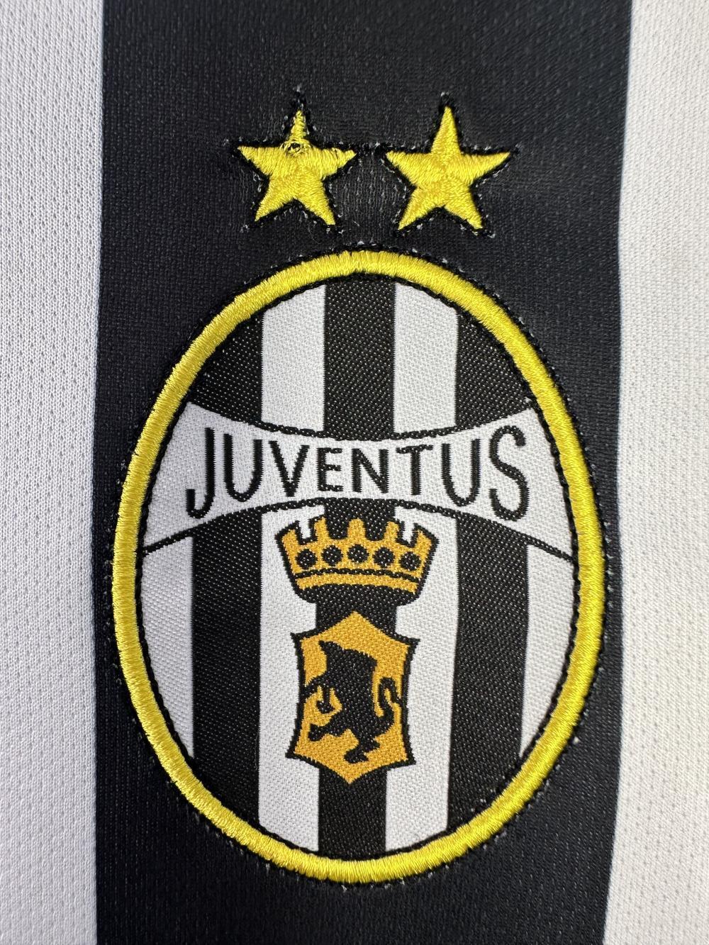 Man's Retro Long Sleeve Juventus Team Home - 2002/03