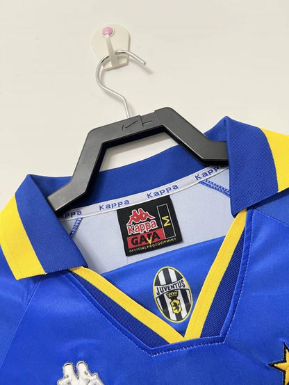 Man's Retro Jersey Juventus Team - 1995/96
