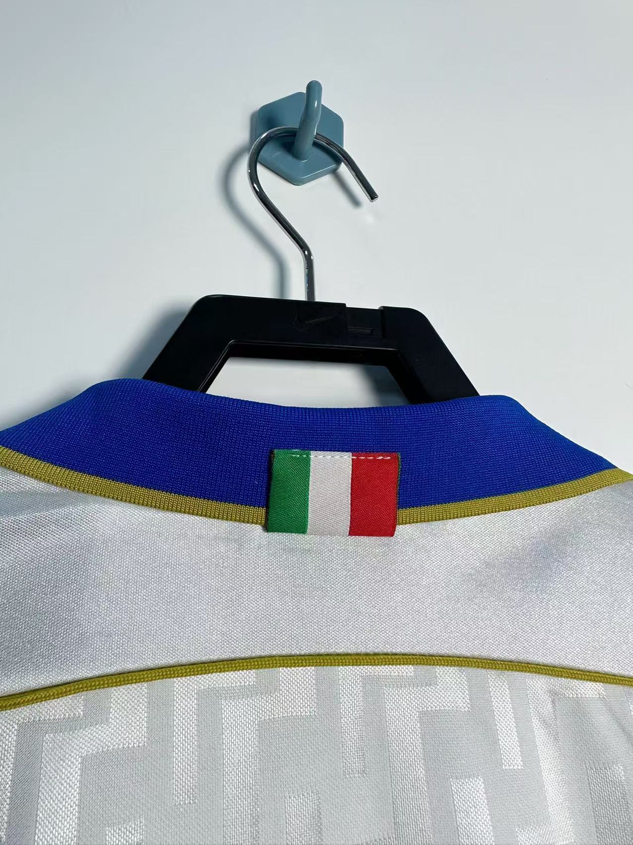 Man's Retro Jersey Italy National Team Away -1995