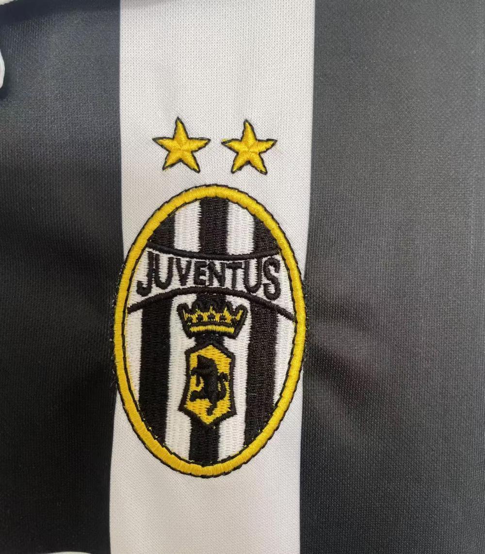 Man's Retro Long Sleeve Juventus Team Home - 1999/00