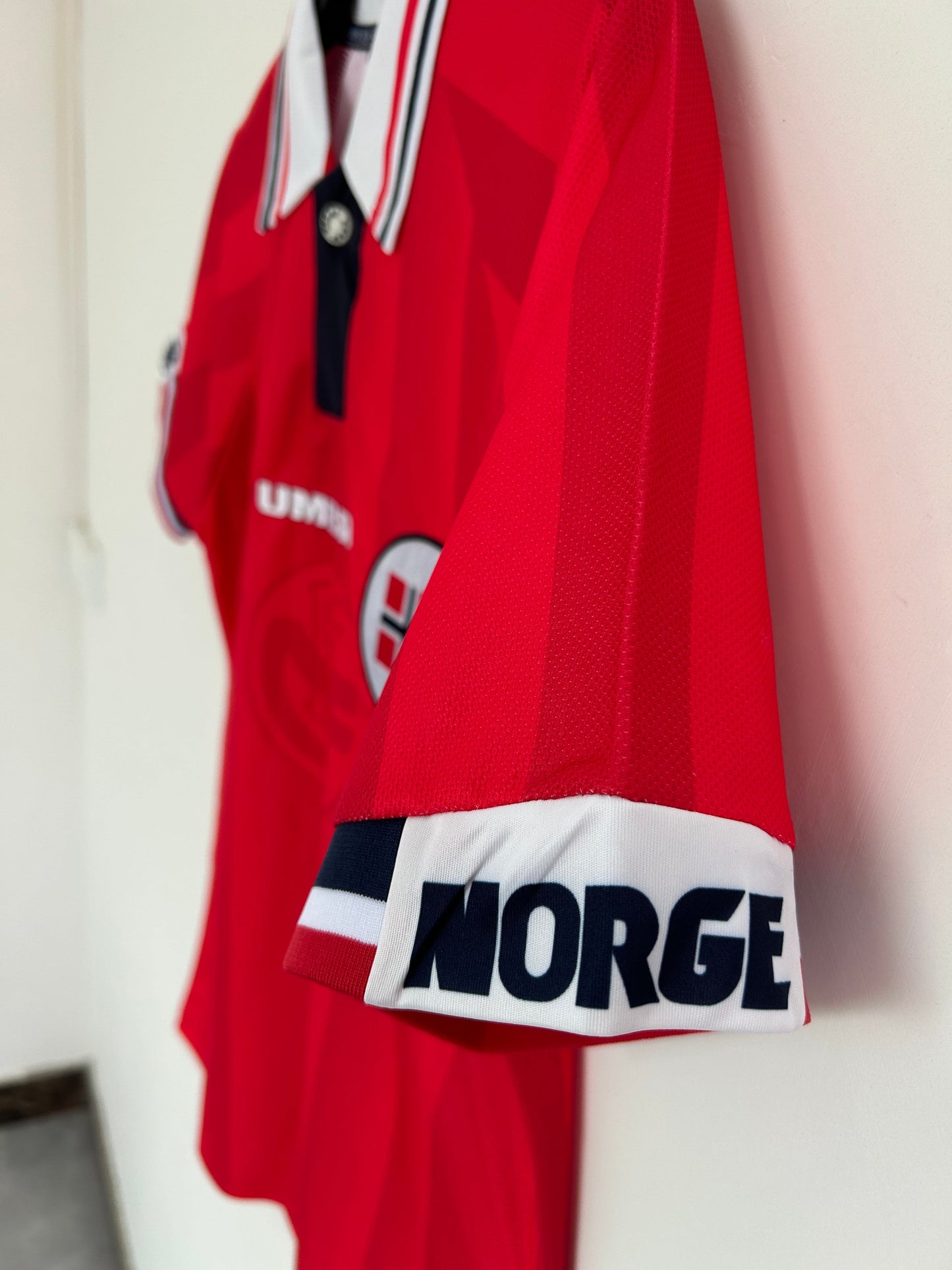 Man's Retro Jersey Norway National Team - 1998