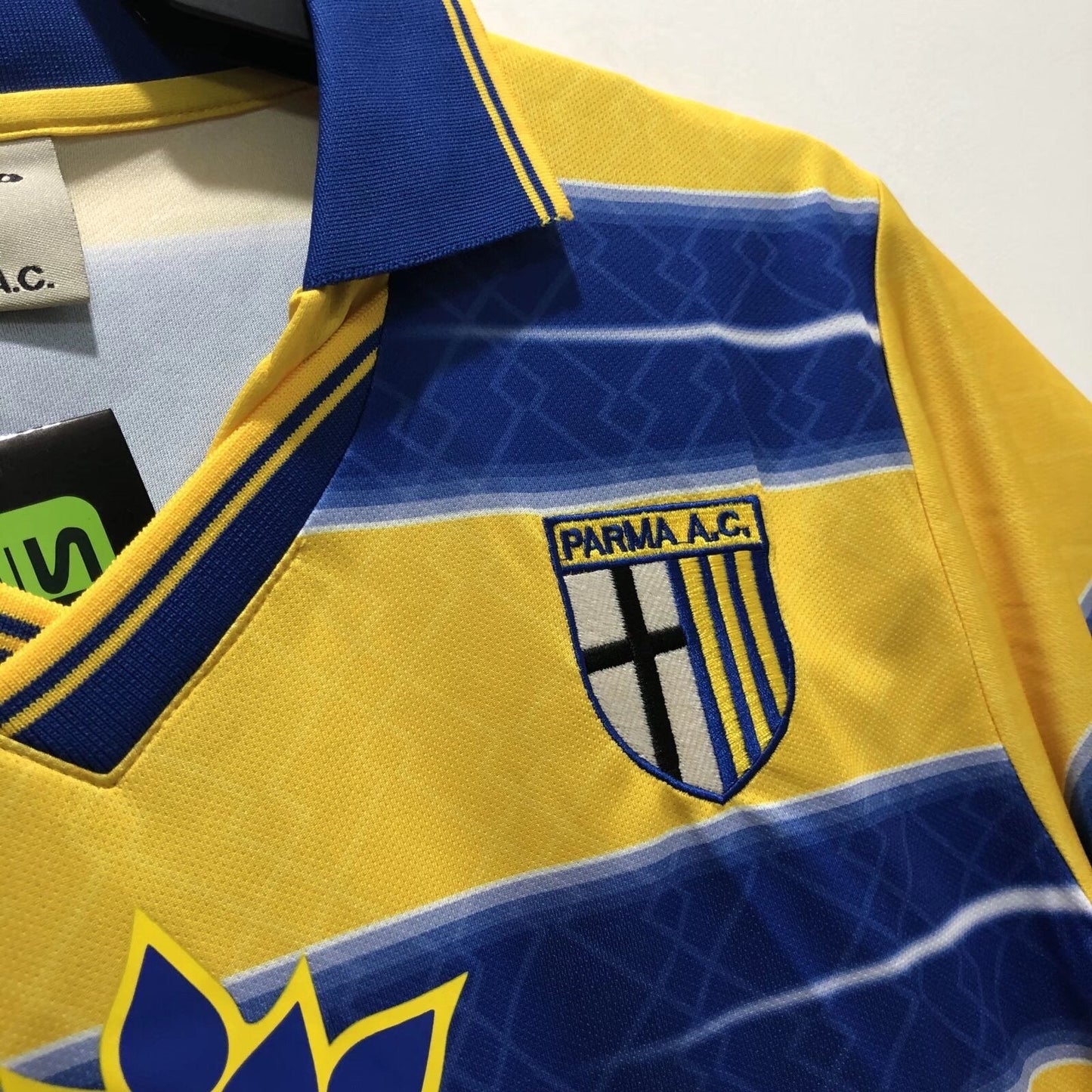 Man's Retro Jersey Parma Calcio Team Home - 1998/99