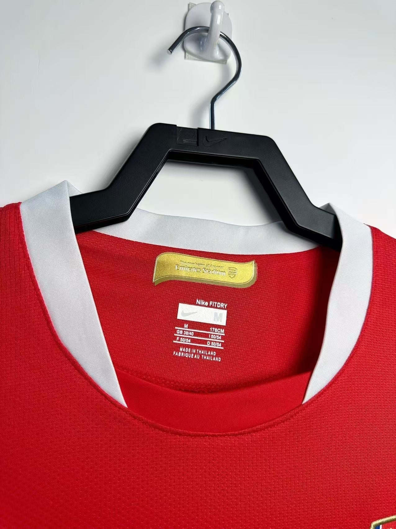 Man's Retro Jersey Arsenal Team Home  - 2006/07