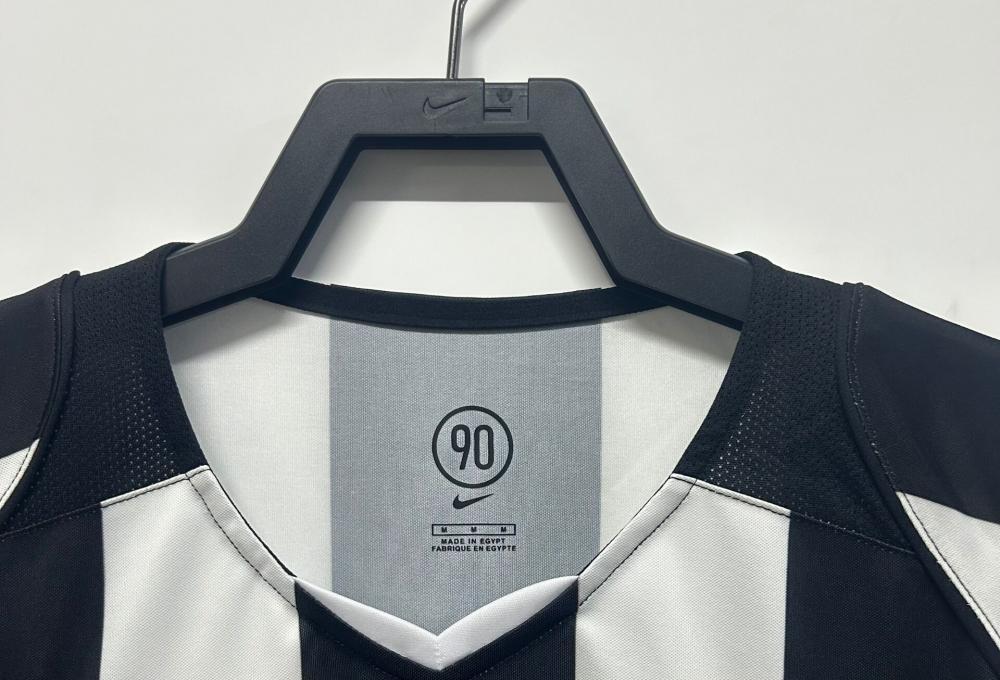 Man's Retro Jersey Juventus Team Home - 2004/05