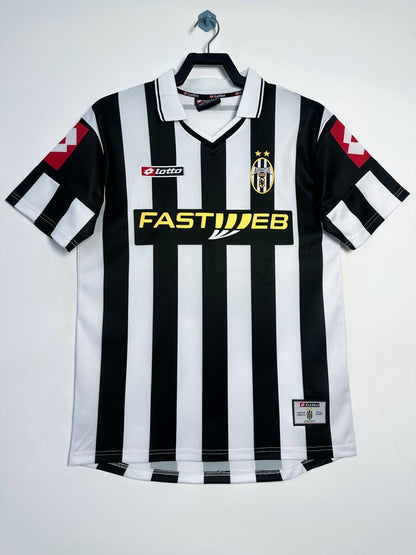 Man's Retro Jersey Juventus Team Home - 2001/02