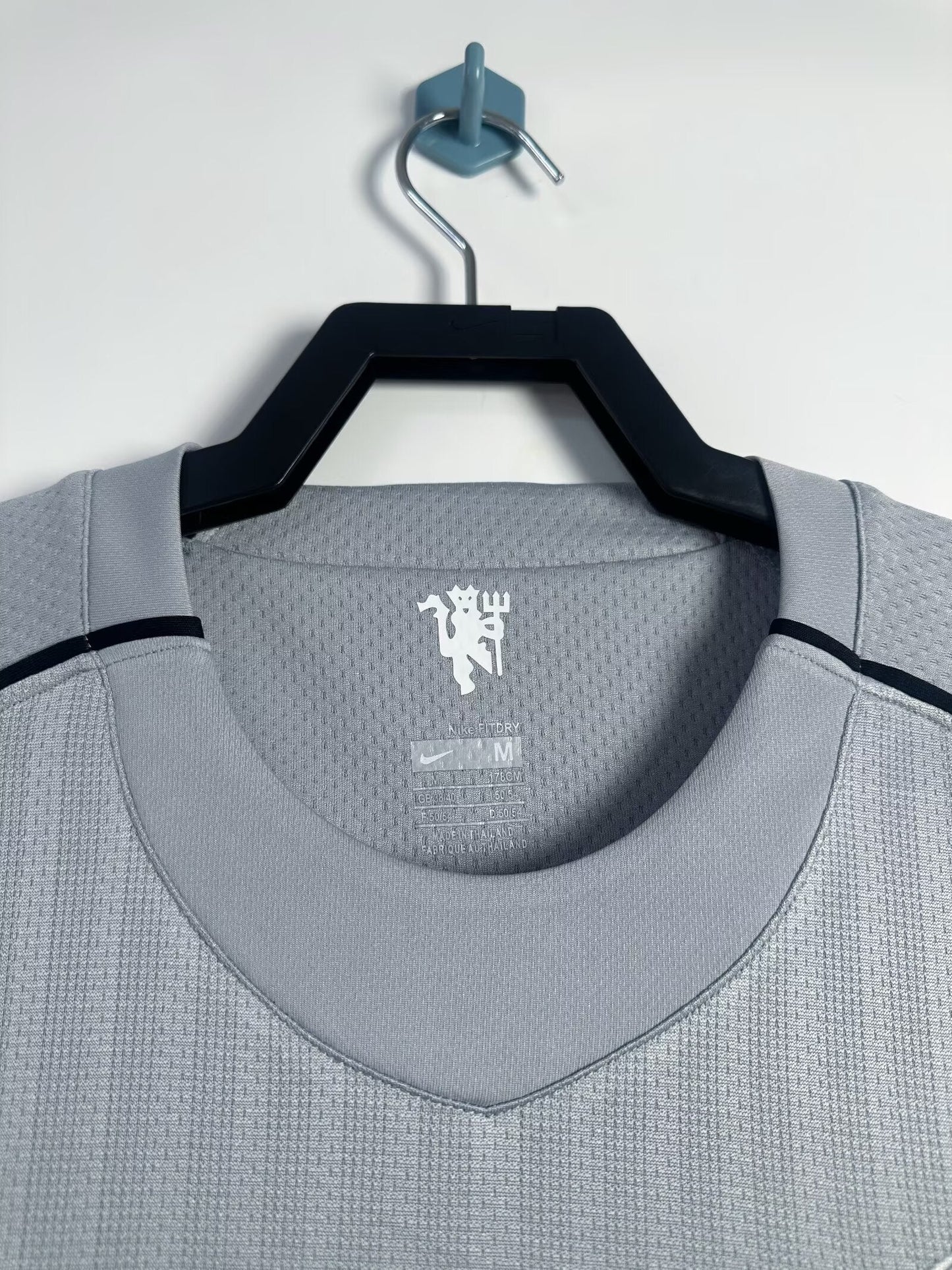 Man's Retro Long Sleeve Manchester United Team Grey GK - 2007/08