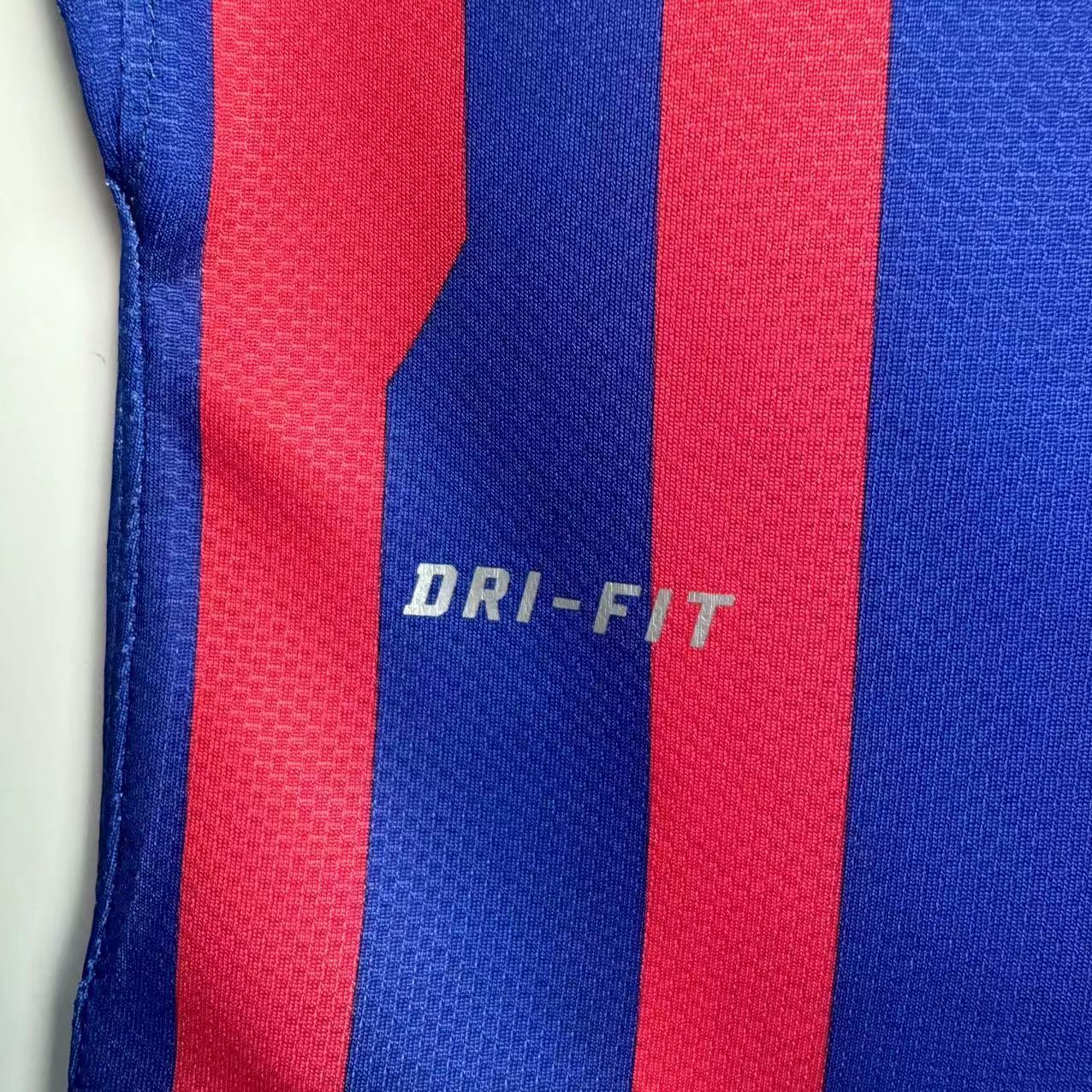 Man's Retro Jersey Barcelona Team Home - 2011/2012