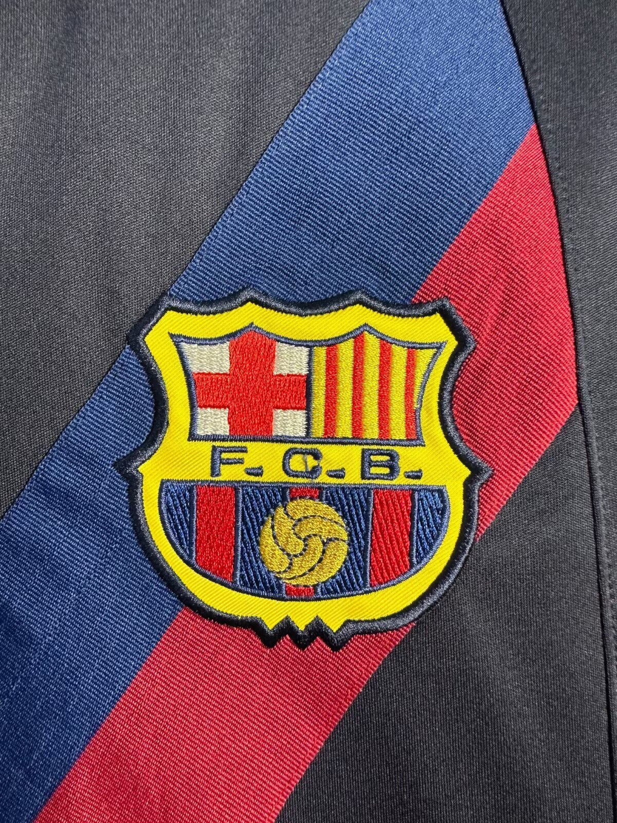 Man's Retro Jersey Barcelona Team - 2002/03
