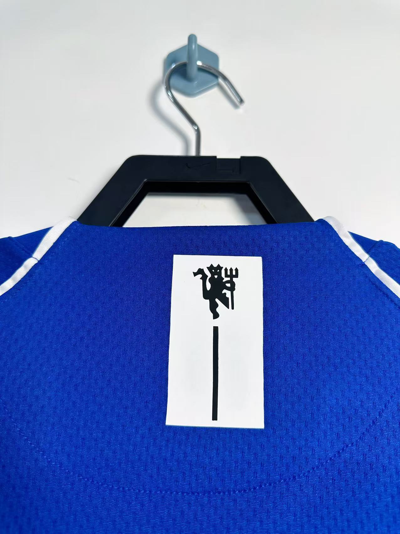 Man's Retro Long Sleeve Manchester United Team Blue GK - 2007/08