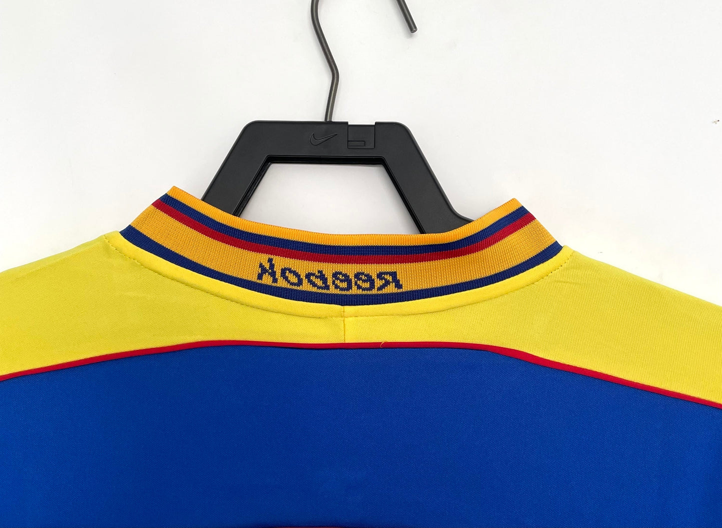 Man's Retro Jersey Colombia National Team - 2001